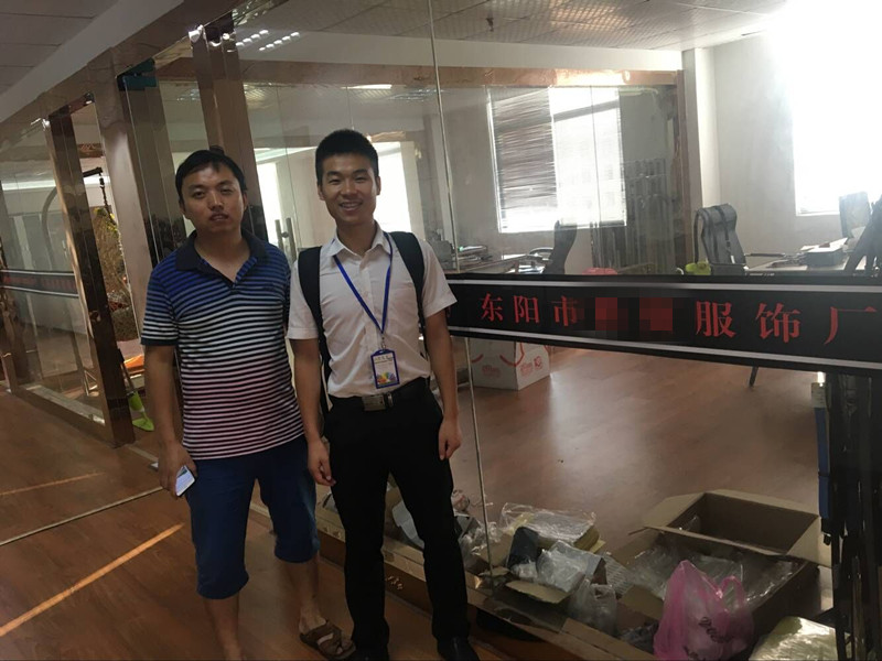 康華部分老師在工廠合影照片